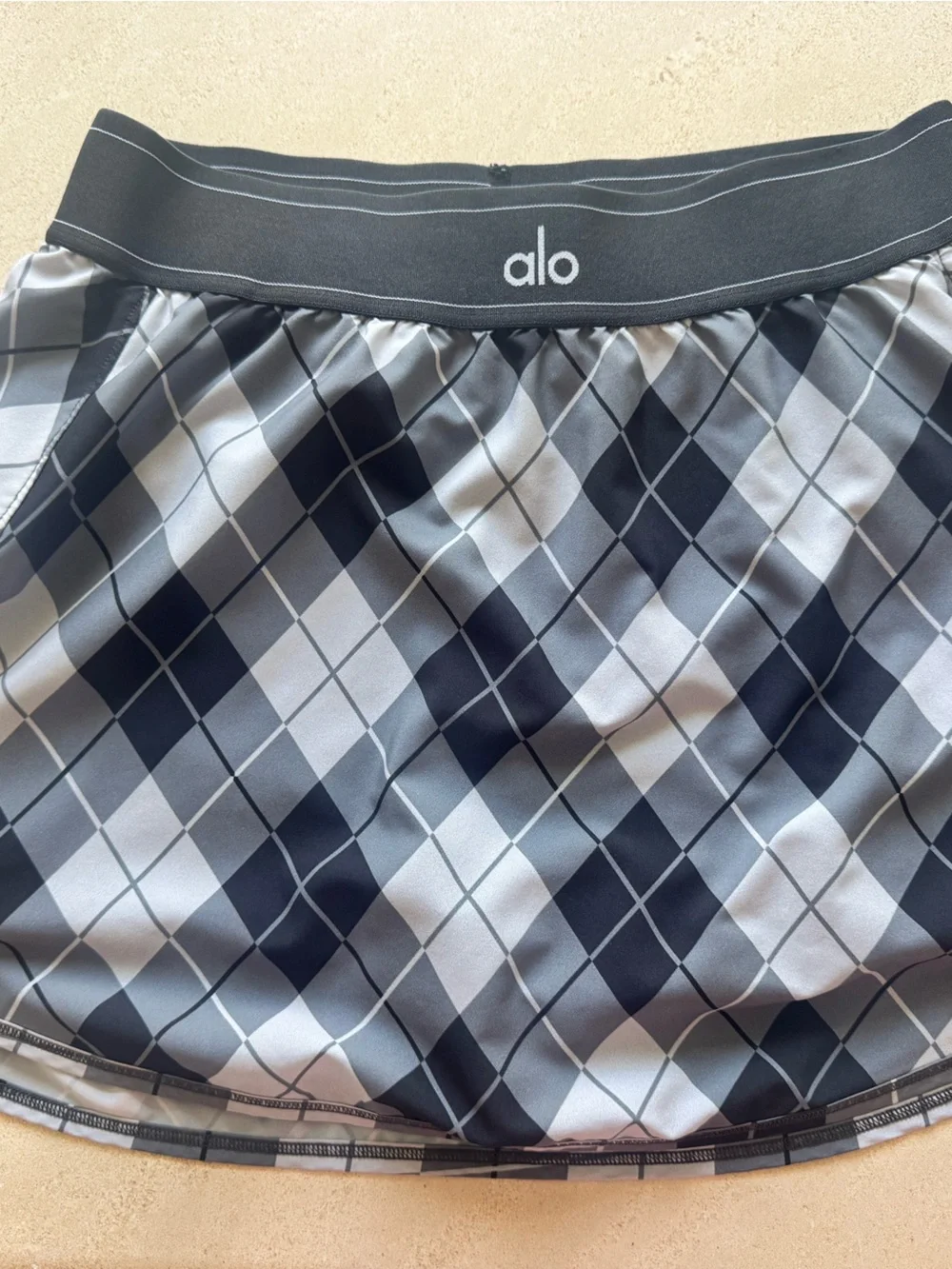 ALO Yoga Women's Argyle Pattern Skirted Leggings - Black & Gray